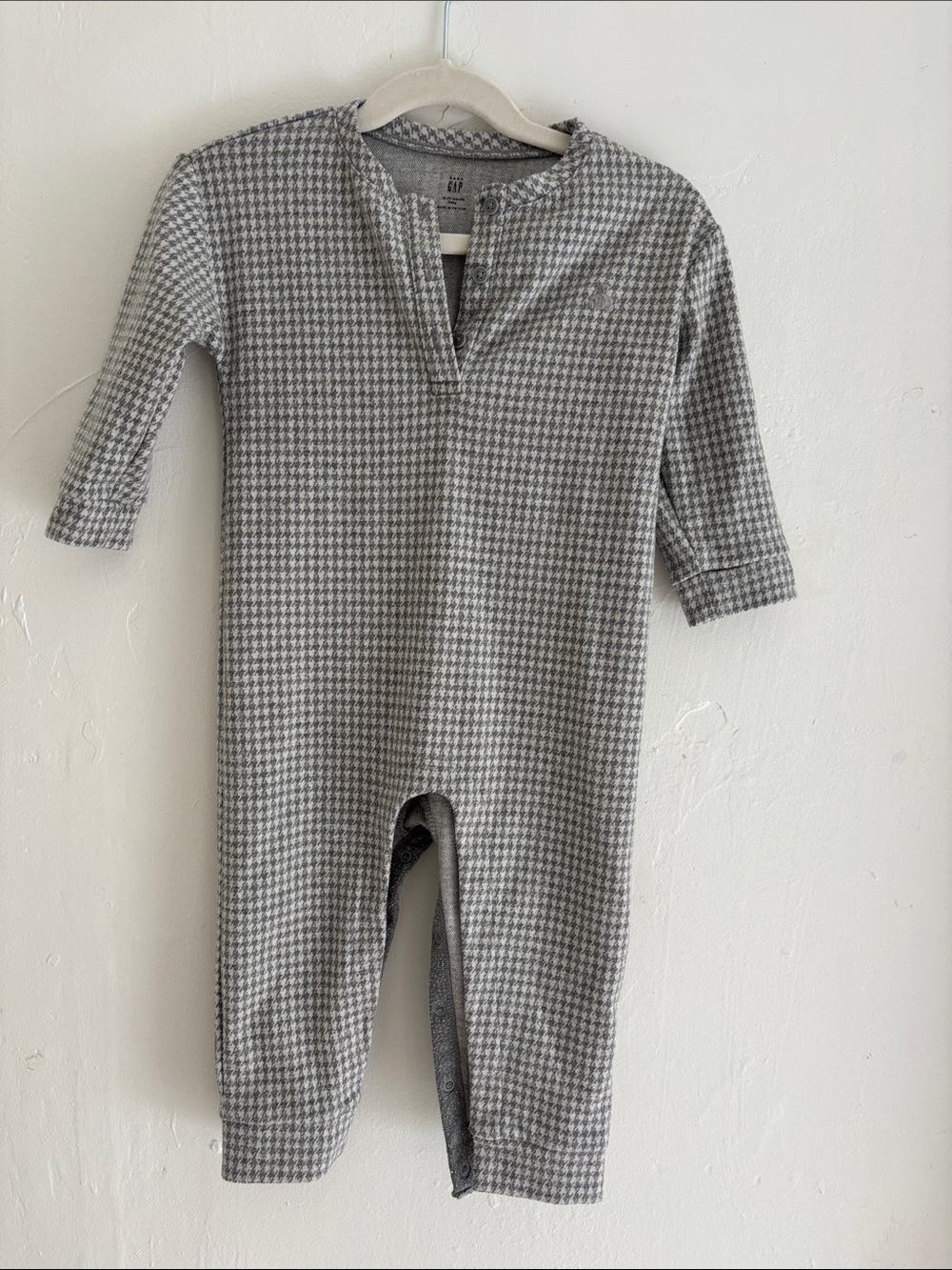 GAP Gray Houndstooth Long-Sleeve Romper 18-24M